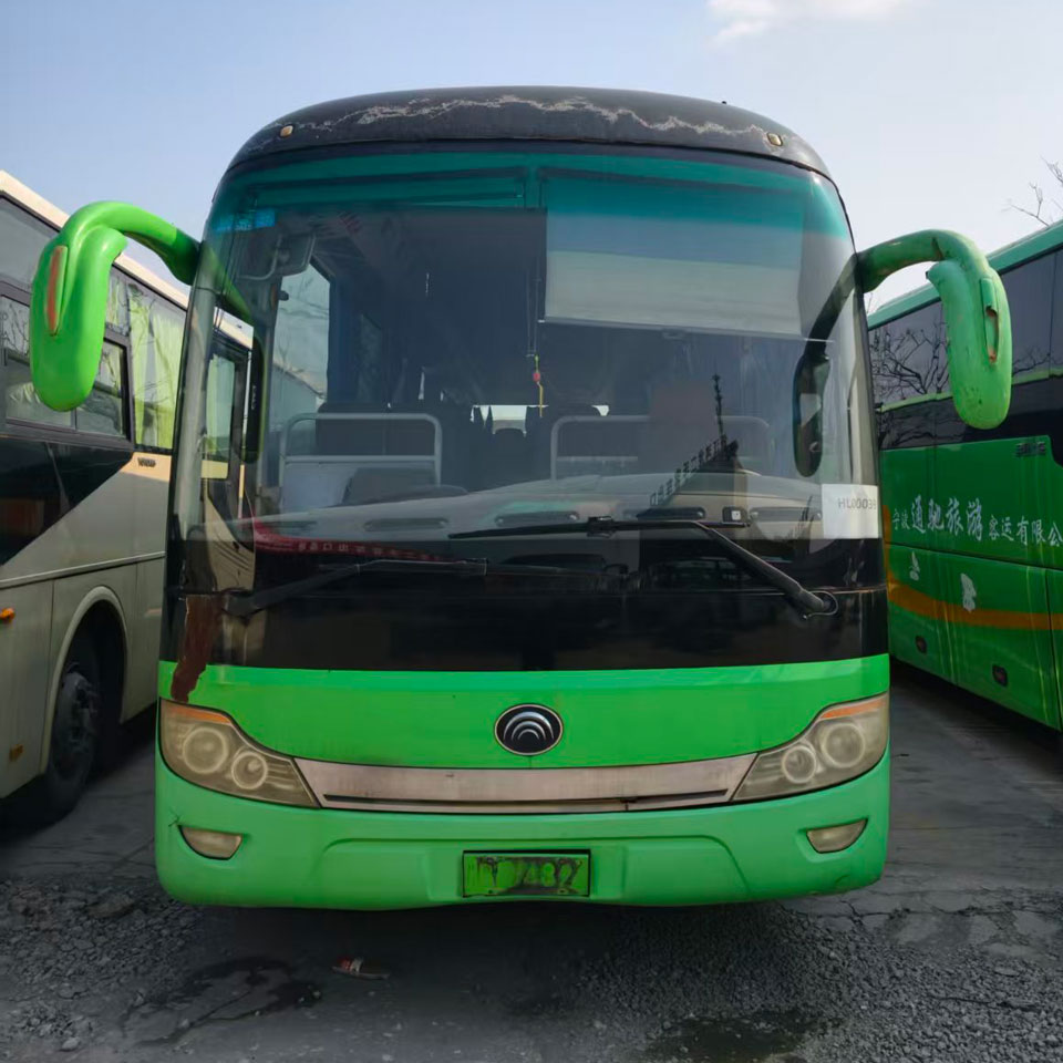 Ônibus diesel Uesd de 67 lugares