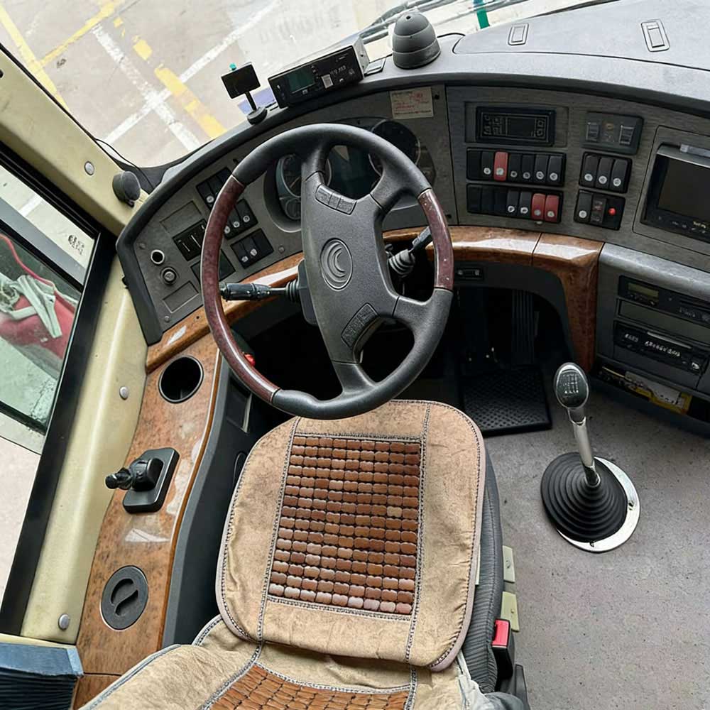 Ônibus diesel usado de 39 lugares