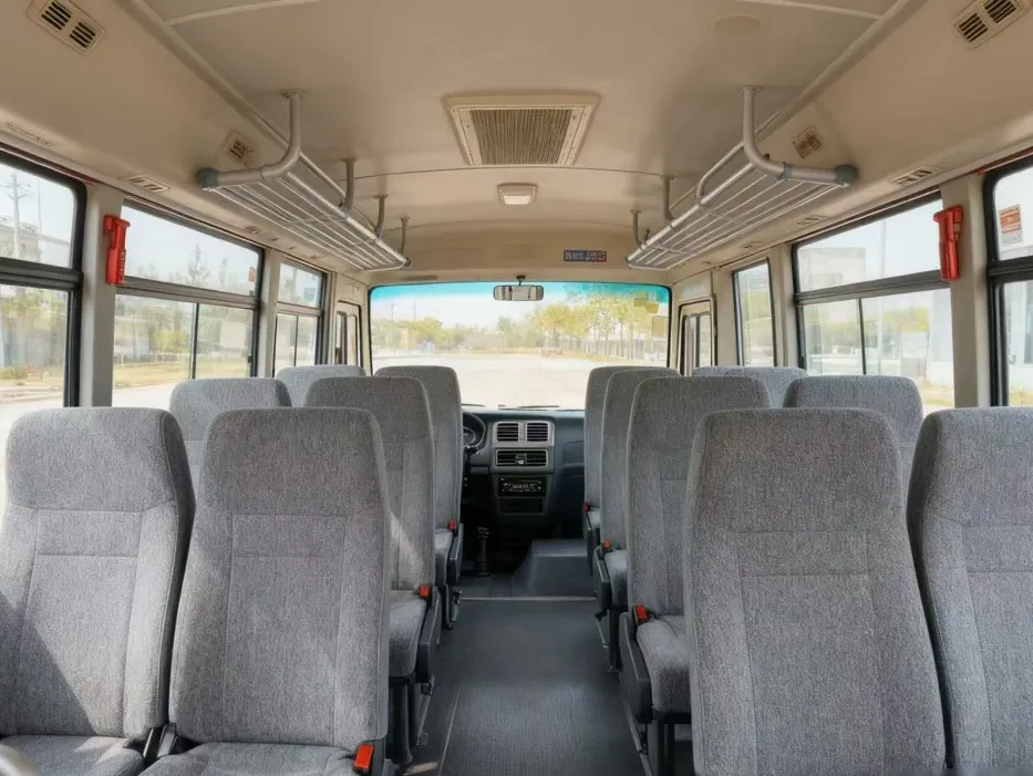 Ônibus a gasolina usado de 11 lugares