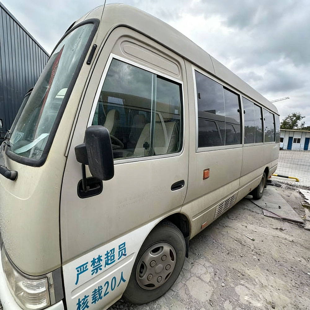 Ônibus a gasolina usado de 20 lugares