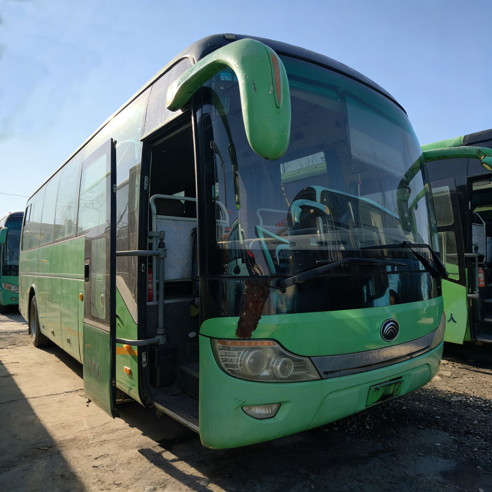 Ônibus diesel Uesd de 67 lugares