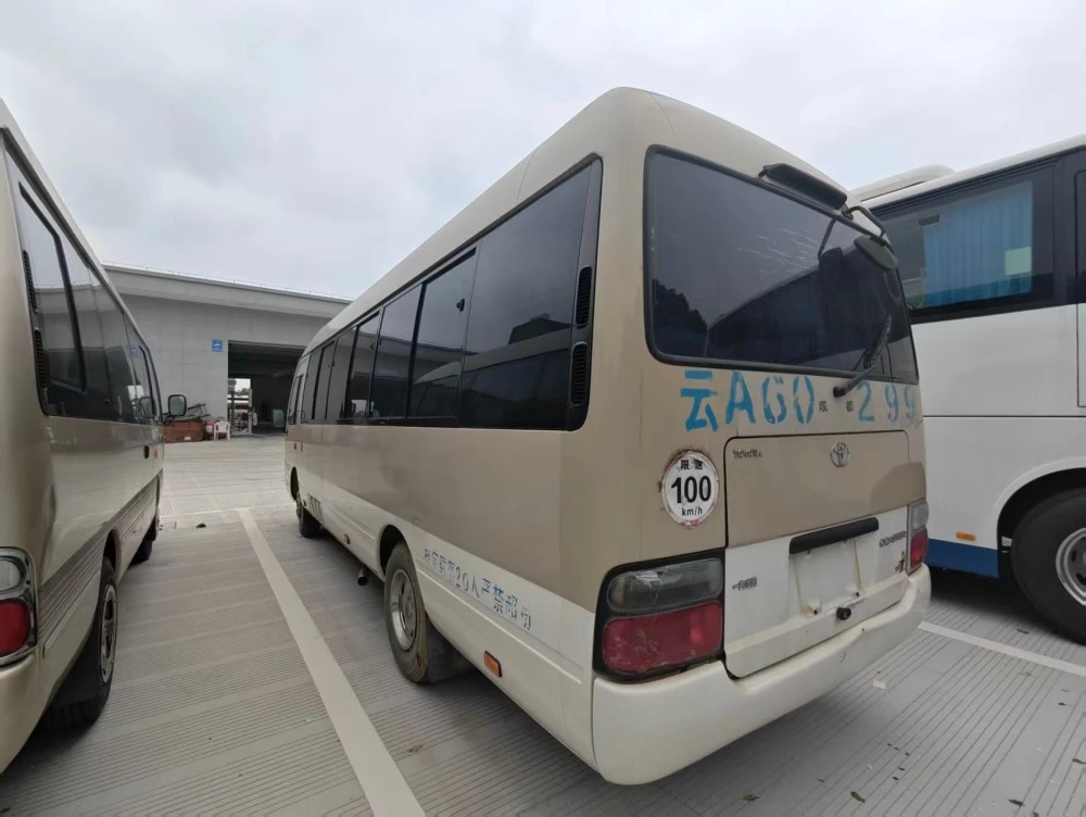 Ônibus a gasolina usado de 20 lugares