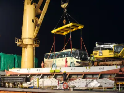 Exportação de ônibus China Honglong: Os ônibus Suzhou Jinlong, Yutong e Zhongtong estão sendo enviados a granel para os mercados de Burkina Faso e da Ásia Central.