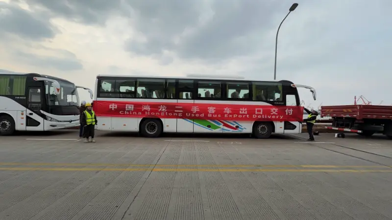 China Honglong envia lote de ônibus de passageiros usados ​​para a Nigéria: dez ônibus Yutong partem do porto com sucesso