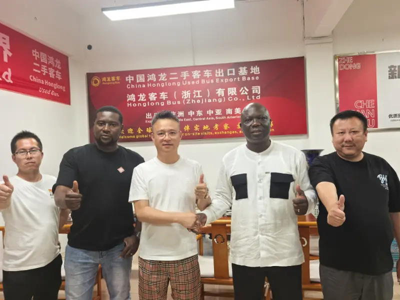China Honglong adiciona ônibus de dois andares à aquisição de ônibus usados; As visitas aos locais dos clientes africanos prosseguem em paralelo