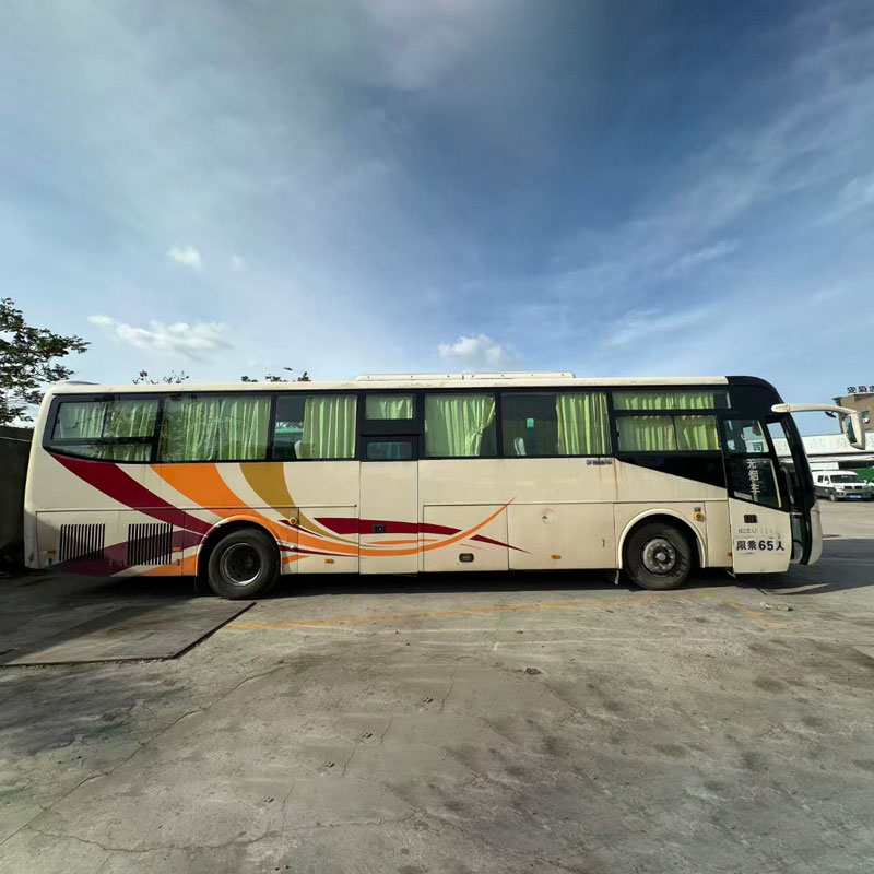 Ônibus usado a diesel Yutong 65 lugares