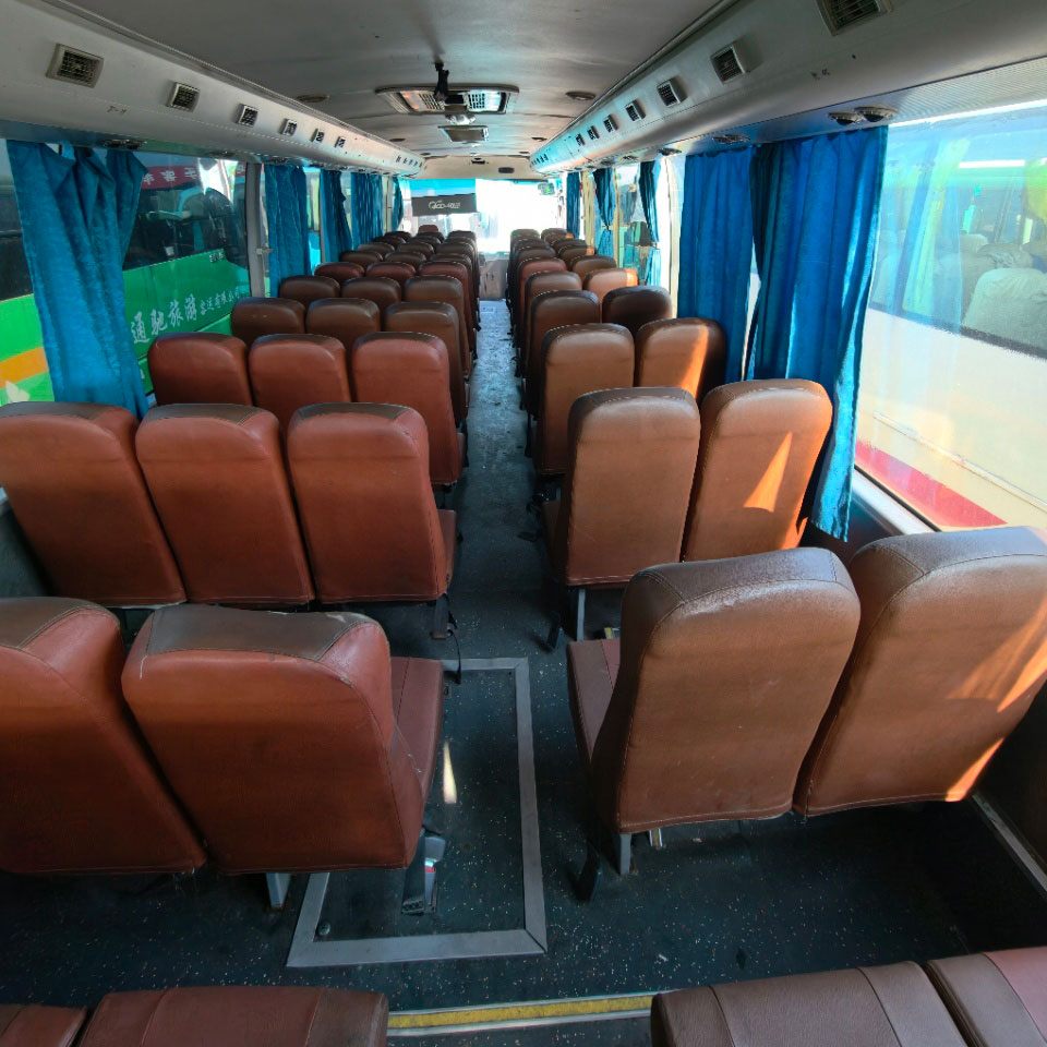 Ônibus diesel usado de 65 lugares