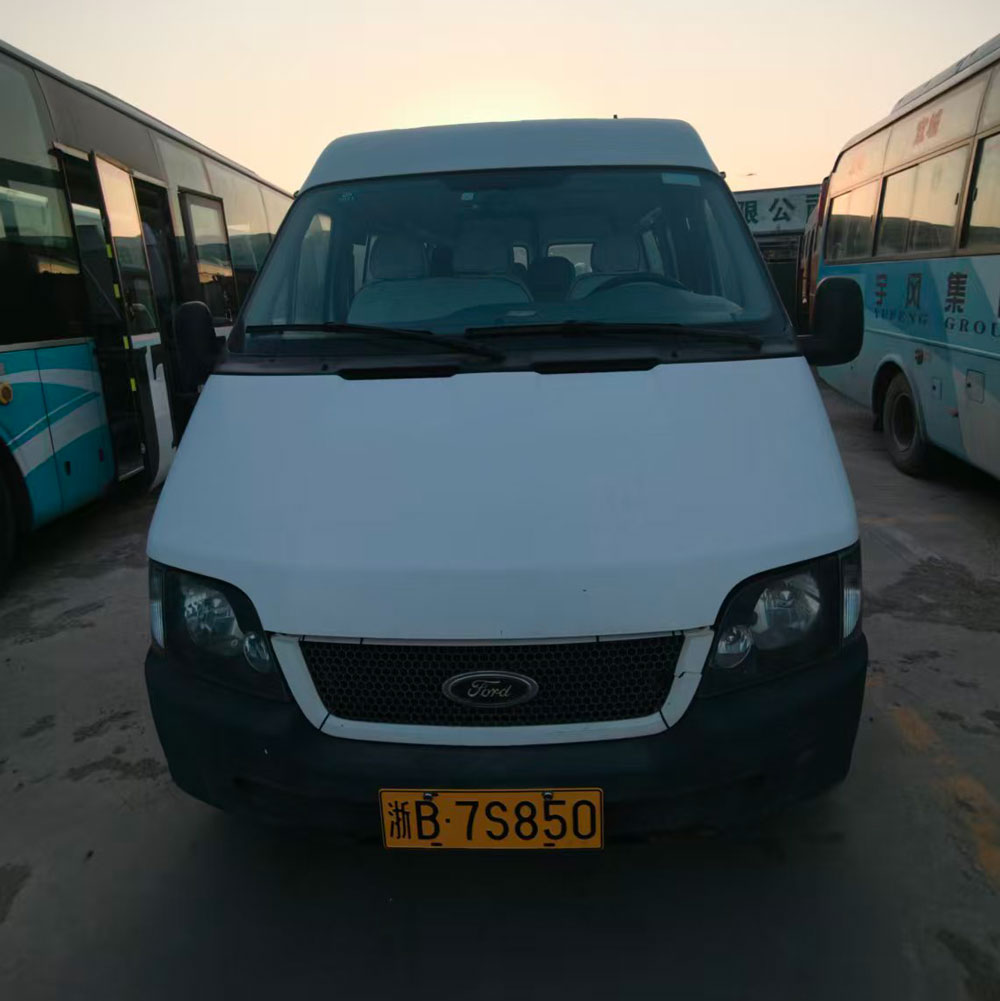 Ônibus usado a diesel Jiangling de 15 lugares Ônibus usado a diesel Jiangling de 15 lugares
