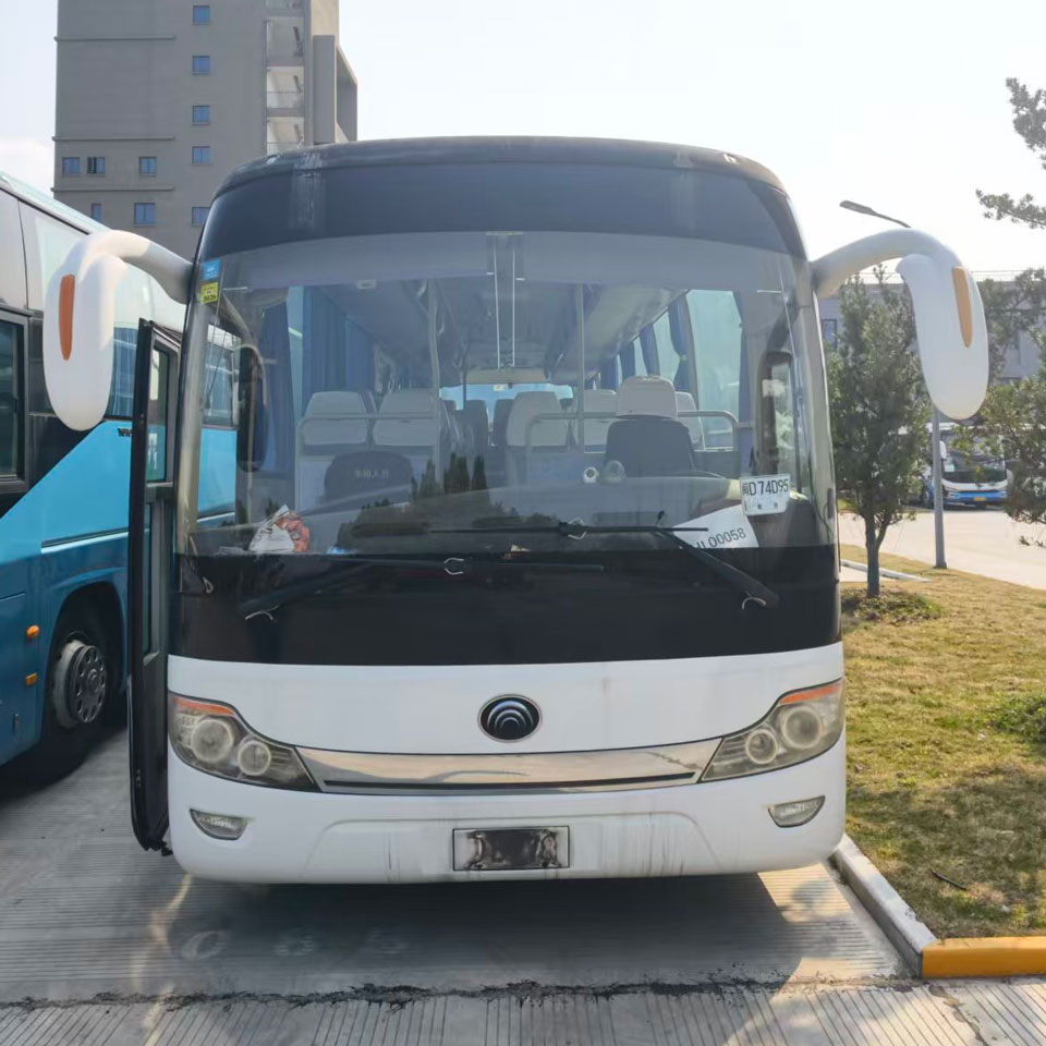 Yutong 65 assentos ônibus usado diesel 1 Yutong 65 assentos ônibus usado diesel 1